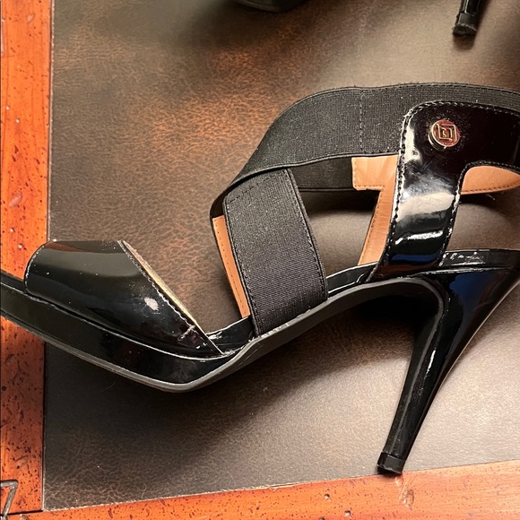 Liz Claiborne Black Patent Strappy Heels - Picture 6 of 12